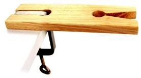 Auflagetisch mit Halteklemme für Sägearbeiten